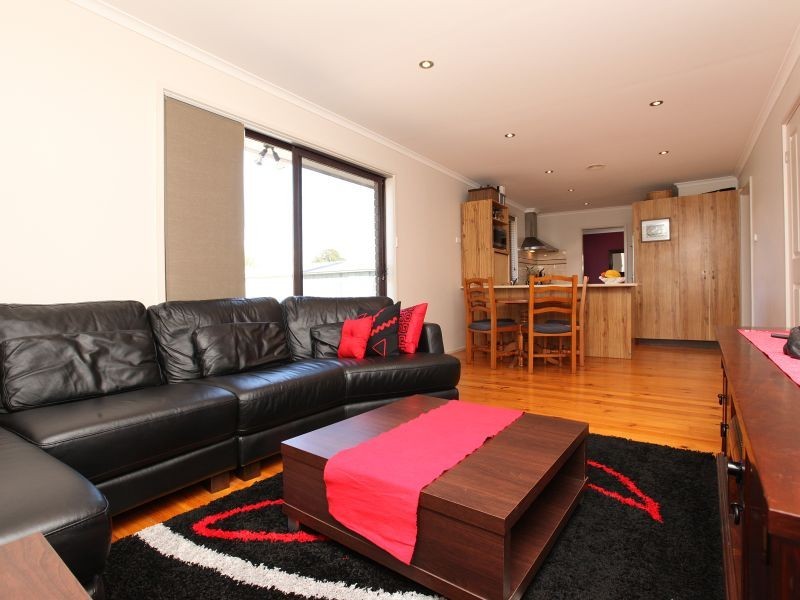 8 Fullerton Crescent, Richardson ACT 2905