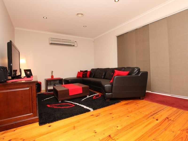 8 Fullerton Crescent, Richardson ACT 2905