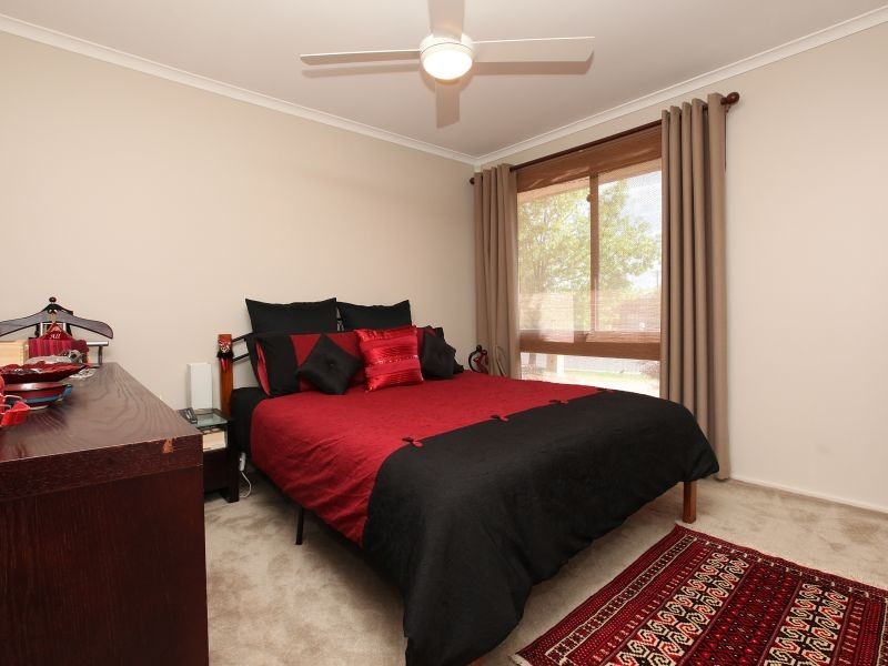8 Fullerton Crescent, Richardson ACT 2905