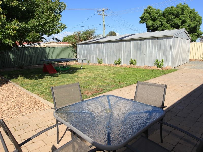 8 Fullerton Crescent, Richardson ACT 2905