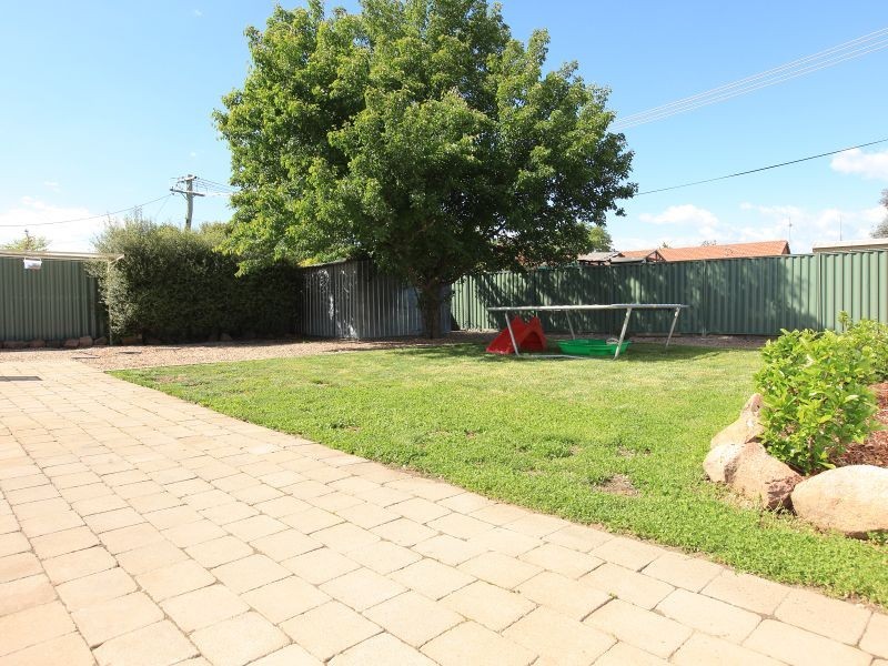 8 Fullerton Crescent, Richardson ACT 2905