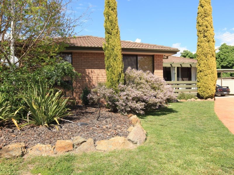 8 Fullerton Crescent, Richardson ACT 2905