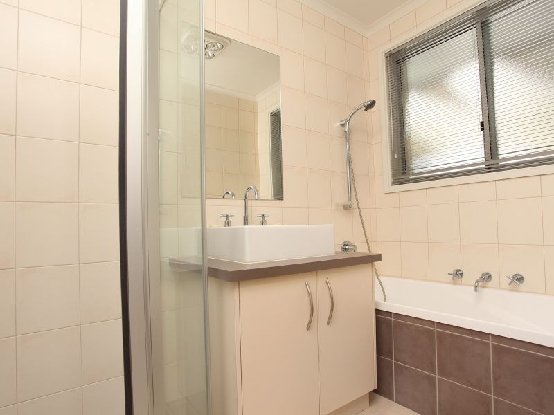 11 Ashley Drive, Wanniassa ACT 2903