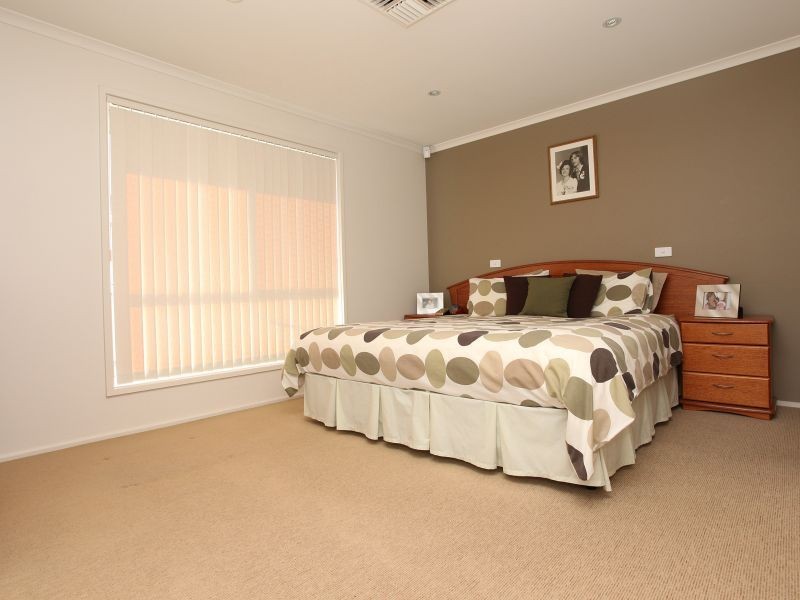 11 Ashley Drive, Wanniassa ACT 2903