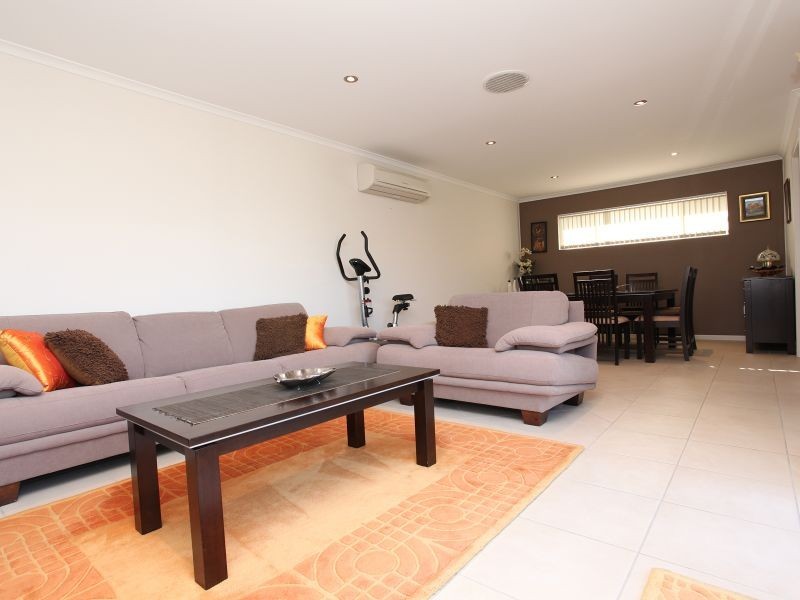 11 Ashley Drive, Wanniassa ACT 2903