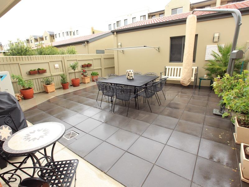 64 Eileen Good Street, Greenway ACT 2900