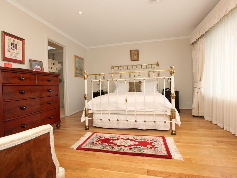 64 Eileen Good Street, Greenway ACT 2900