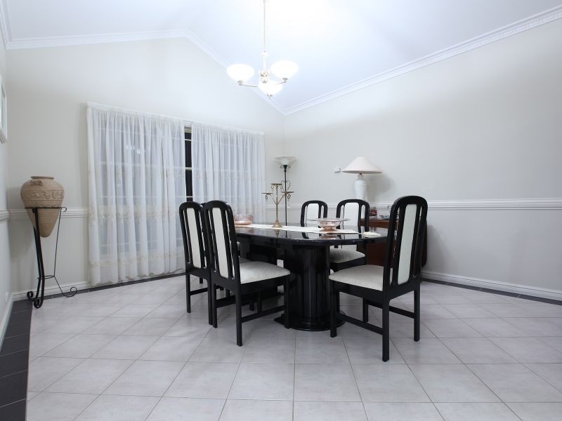 4 Baden Place, Queanbeyan NSW 2620