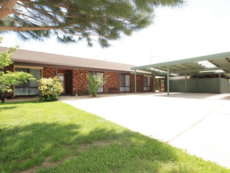 28 Woodfull Loop, Gordon ACT 2906