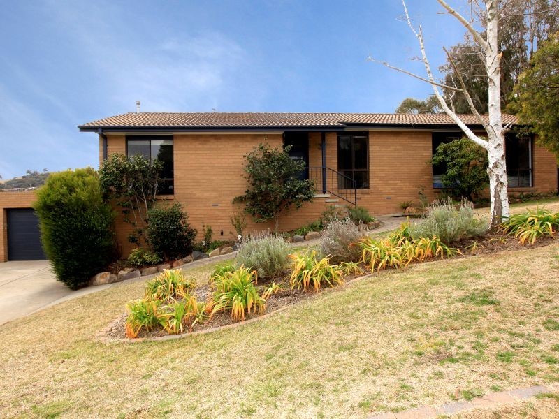 27 Larcombe Crescent, Fadden ACT 2904