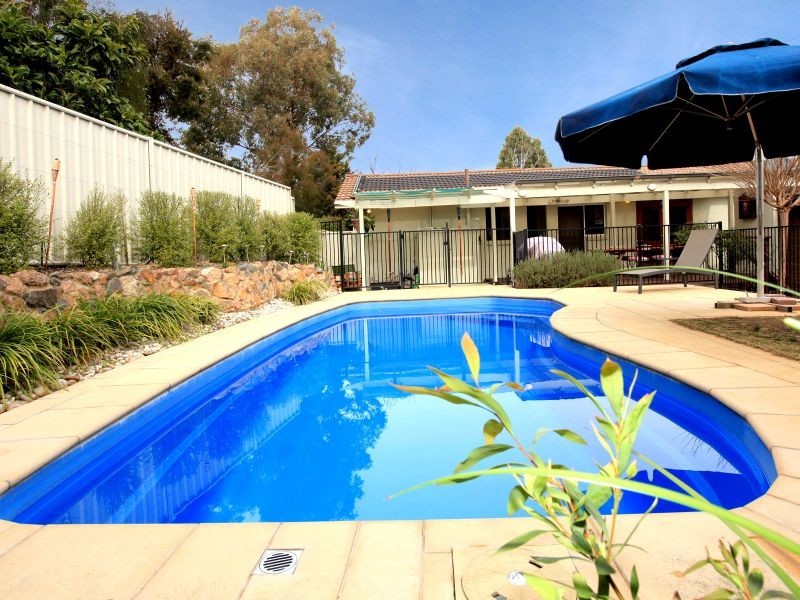 27 Larcombe Crescent, Fadden ACT 2904