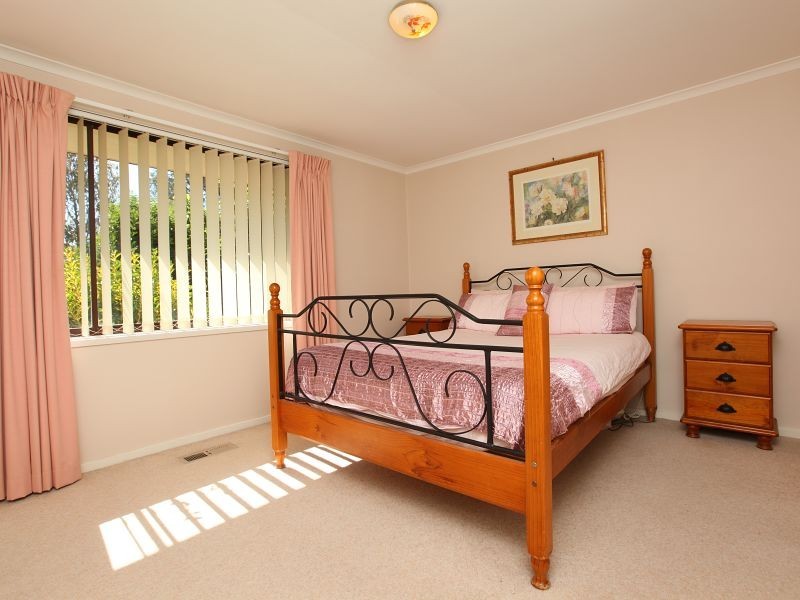 4 Downer Place, Kambah ACT 2902