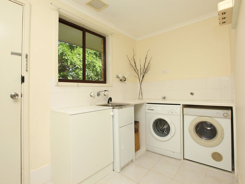 4 Downer Place, Kambah ACT 2902
