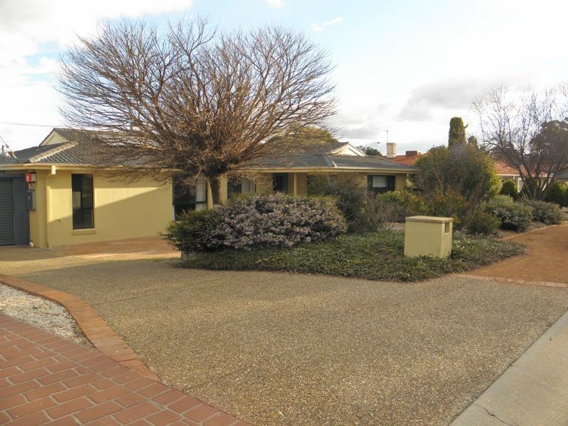 4 Clayton Place, Fadden ACT 2904