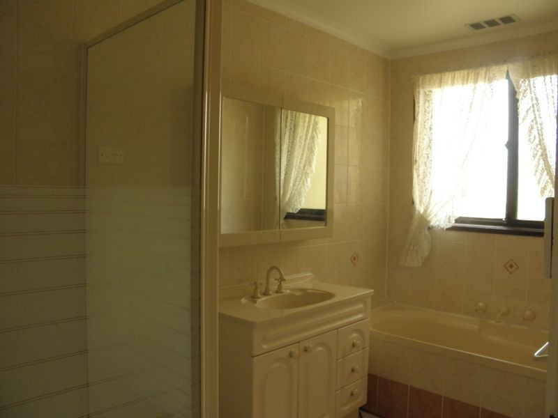 4 Clayton Place, Fadden ACT 2904