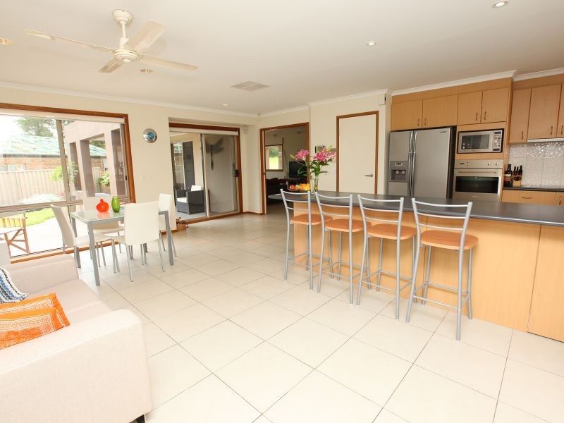 6 Rowntree Crescent, Isaacs ACT 2607