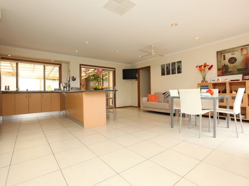 6 Rowntree Crescent, Isaacs ACT 2607