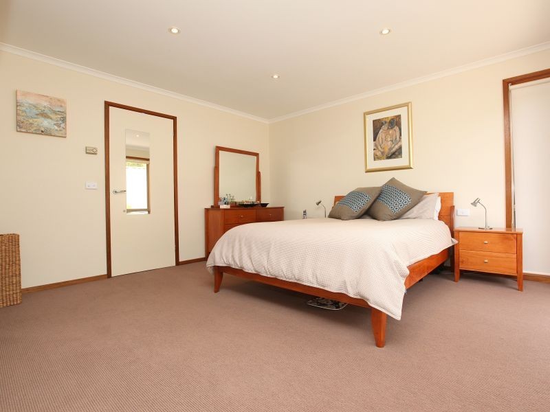 6 Rowntree Crescent, Isaacs ACT 2607