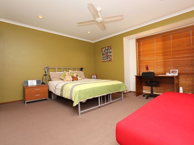 6 Rowntree Crescent, Isaacs ACT 2607