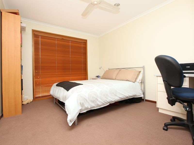 6 Rowntree Crescent, Isaacs ACT 2607