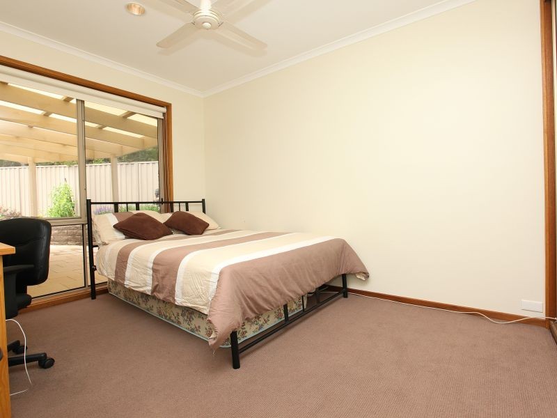 6 Rowntree Crescent, Isaacs ACT 2607