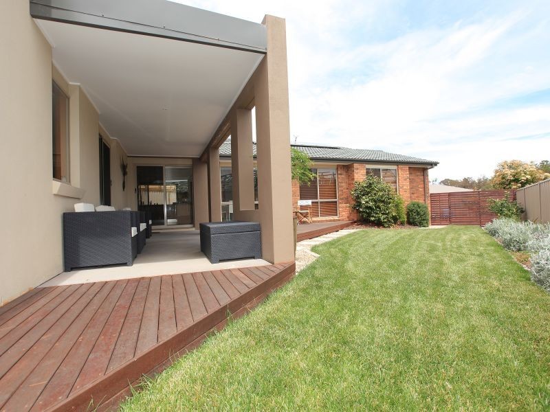 6 Rowntree Crescent, Isaacs ACT 2607