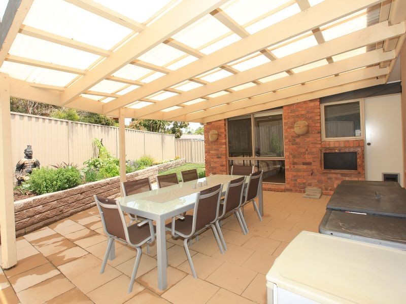 6 Rowntree Crescent, Isaacs ACT 2607