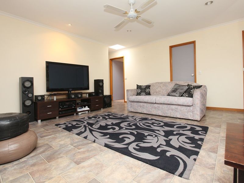 13 Pennington Crescent, Calwell ACT 2905
