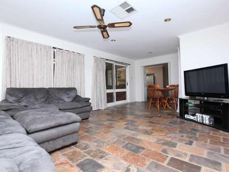 17 Farrelly Close, Oxley ACT 2903