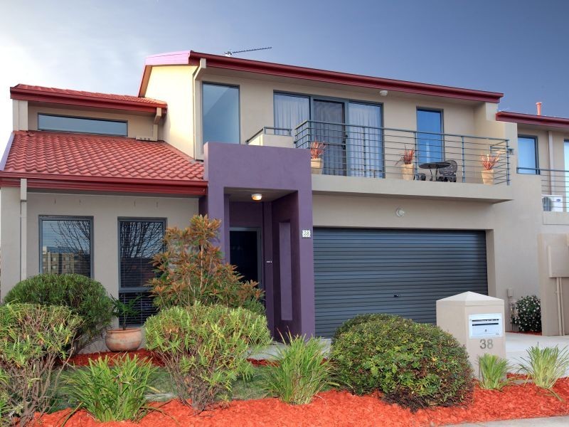 38 Eileen Good Street, Greenway ACT 2900