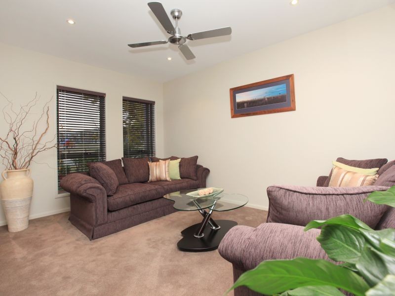38 Eileen Good Street, Greenway ACT 2900