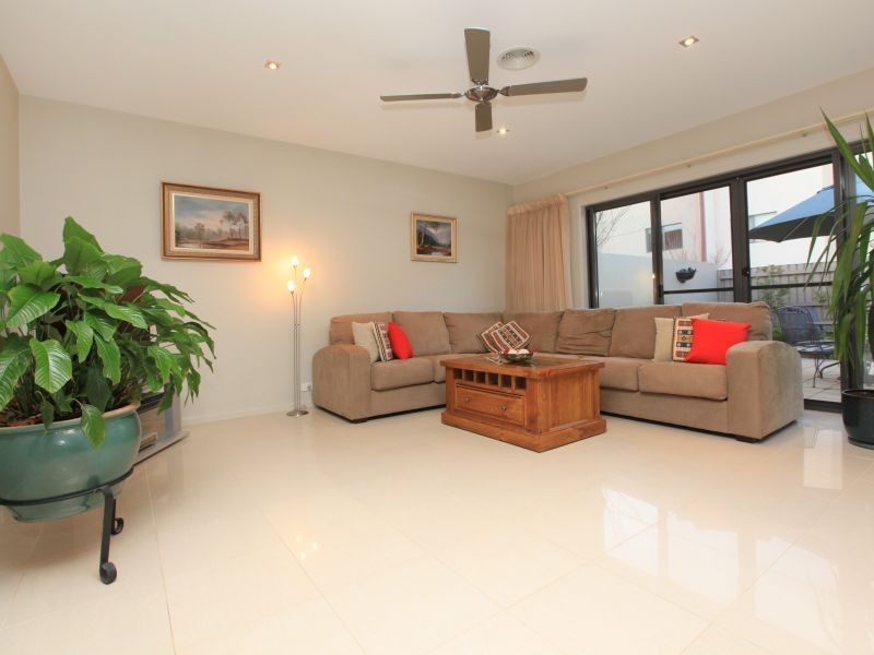 38 Eileen Good Street, Greenway ACT 2900