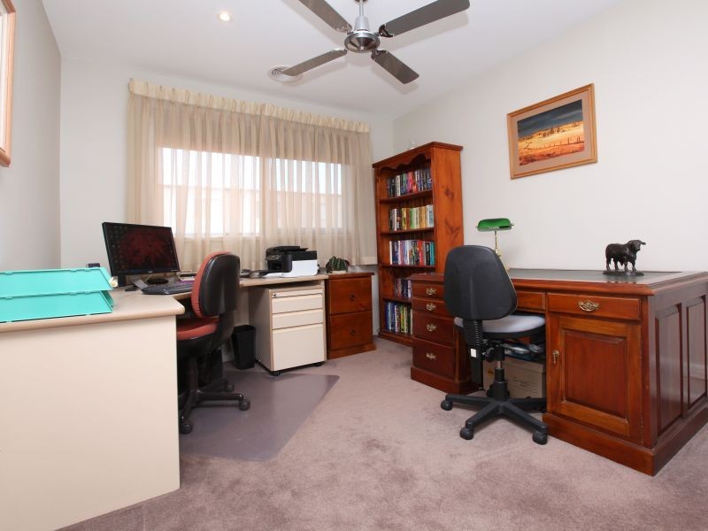38 Eileen Good Street, Greenway ACT 2900