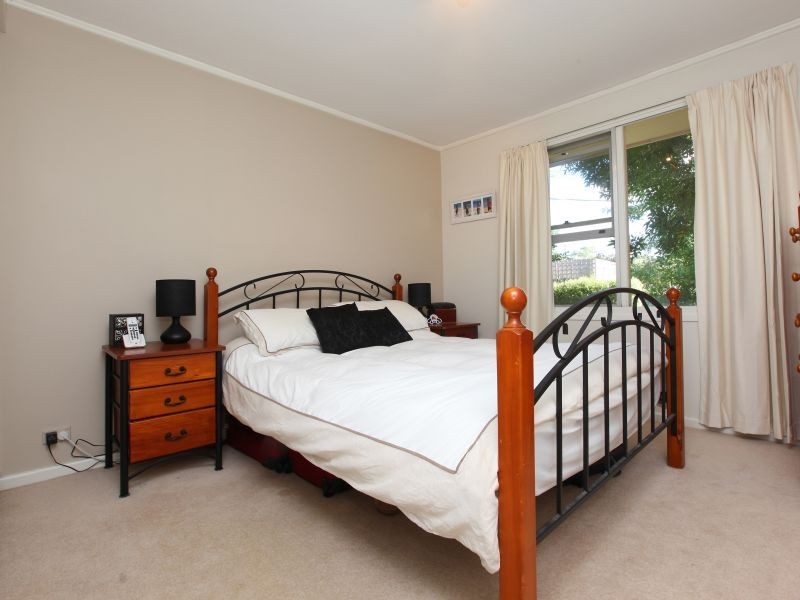 4 Derwent Street, Lyons ACT 2606