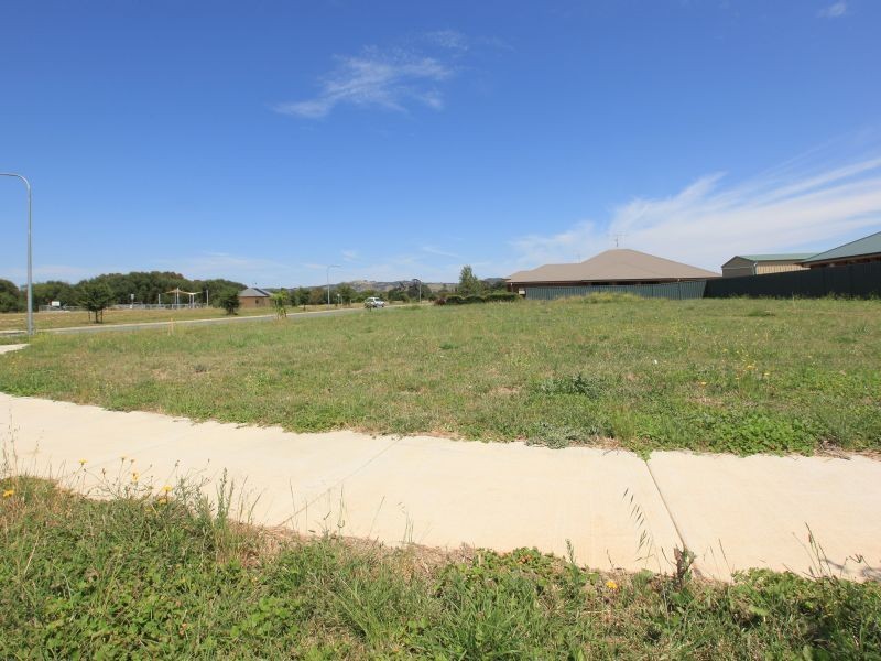 18 McMahon Drive, Bungendore NSW 2621