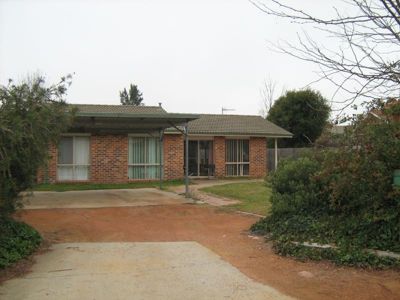 4 McHale Place, Gordon ACT 2906