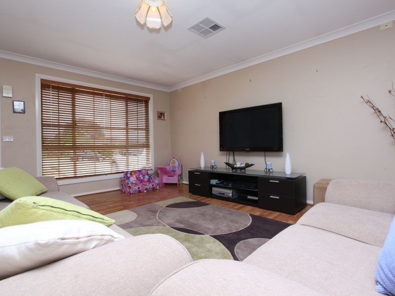 15 Ritchie Place, Queanbeyan NSW 2620