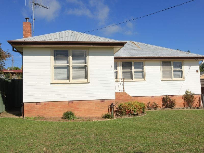 8 Downey Street, Queanbeyan NSW 2620