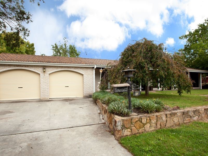 13 Deamer Crescent, Chisholm ACT 2905