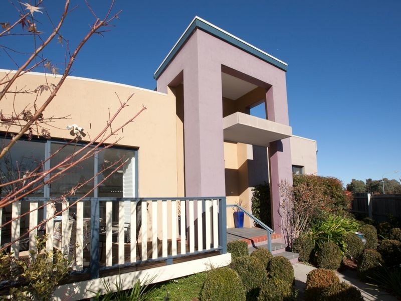 8/113 Mortimer Lewis Drive, Greenway ACT 2900