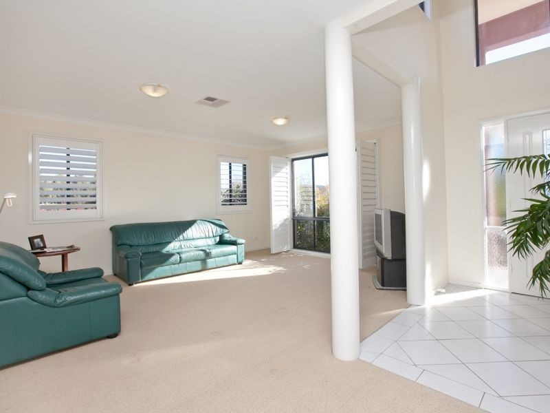 8/113 Mortimer Lewis Drive, Greenway ACT 2900