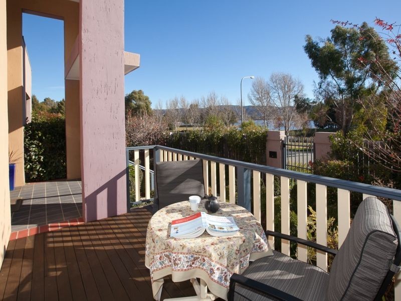 8/113 Mortimer Lewis Drive, Greenway ACT 2900