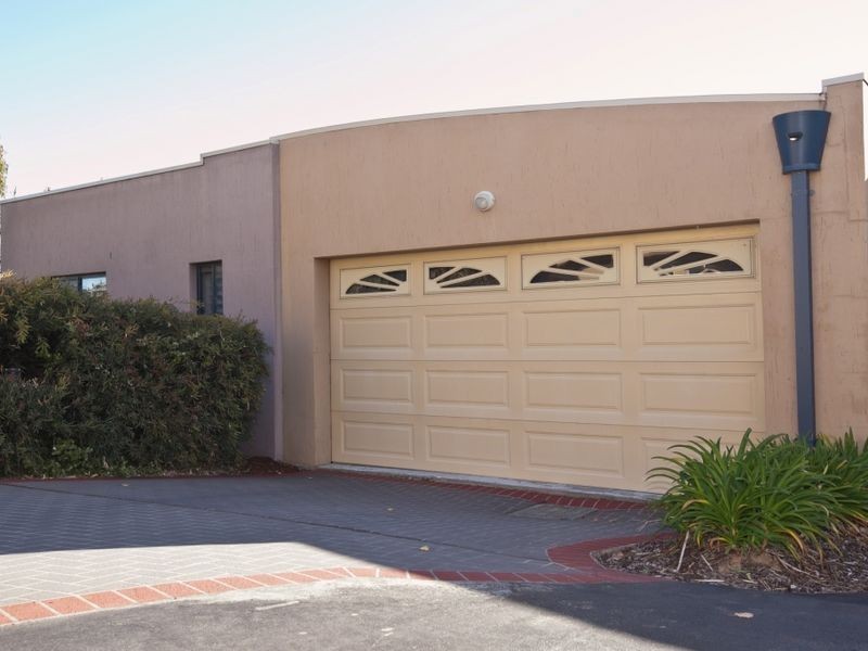 8/113 Mortimer Lewis Drive, Greenway ACT 2900