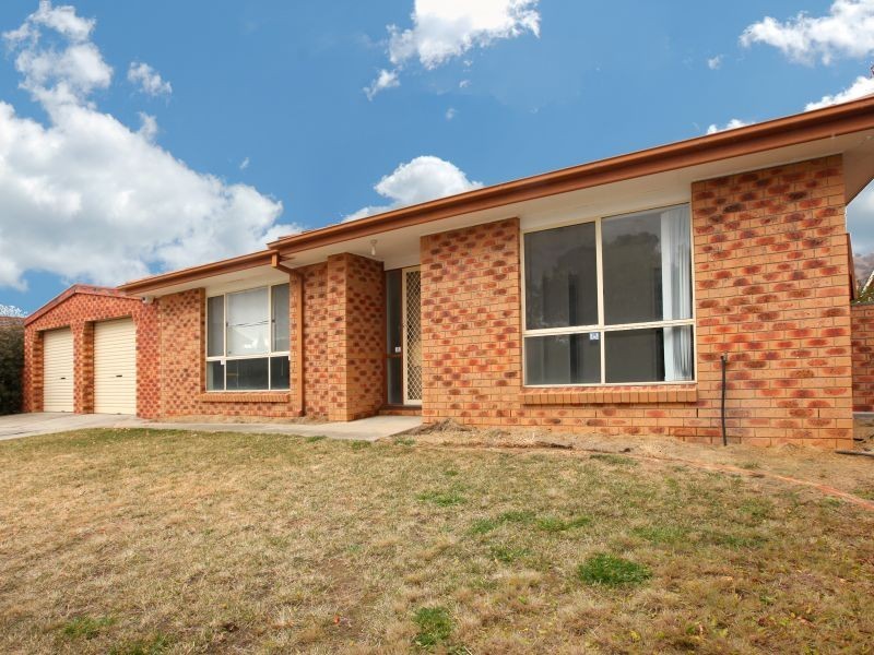 33 Ironbark Crescent, Banks ACT 2906