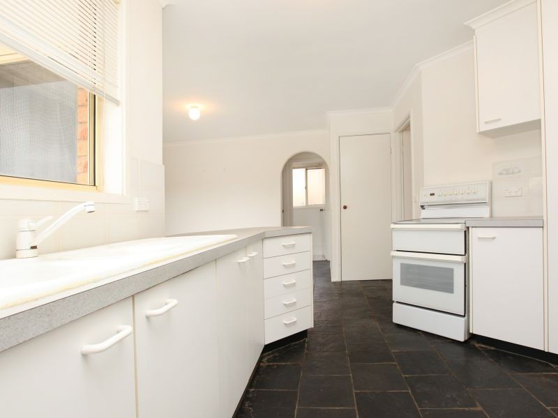 33 Ironbark Crescent, Banks ACT 2906