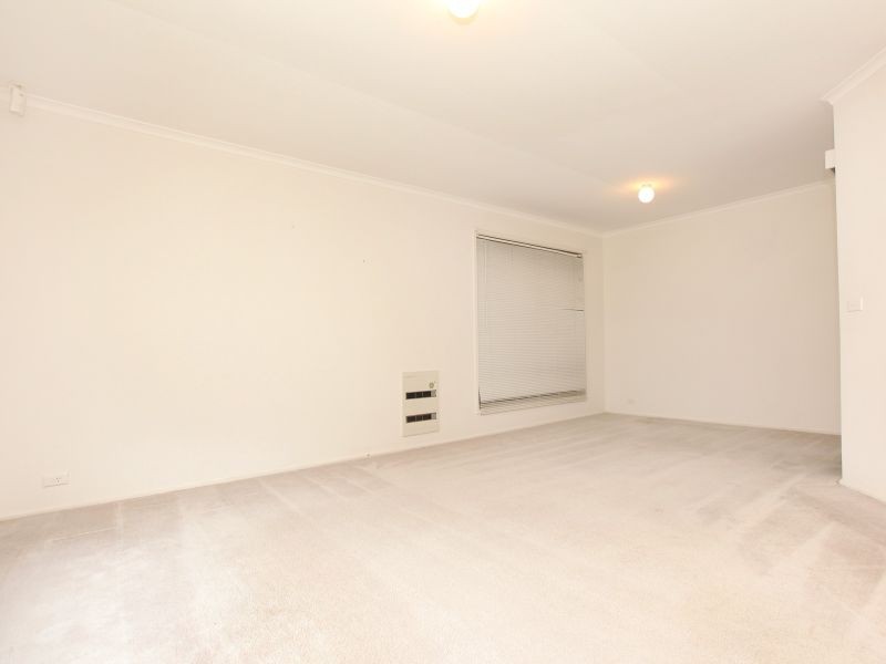 33 Ironbark Crescent, Banks ACT 2906