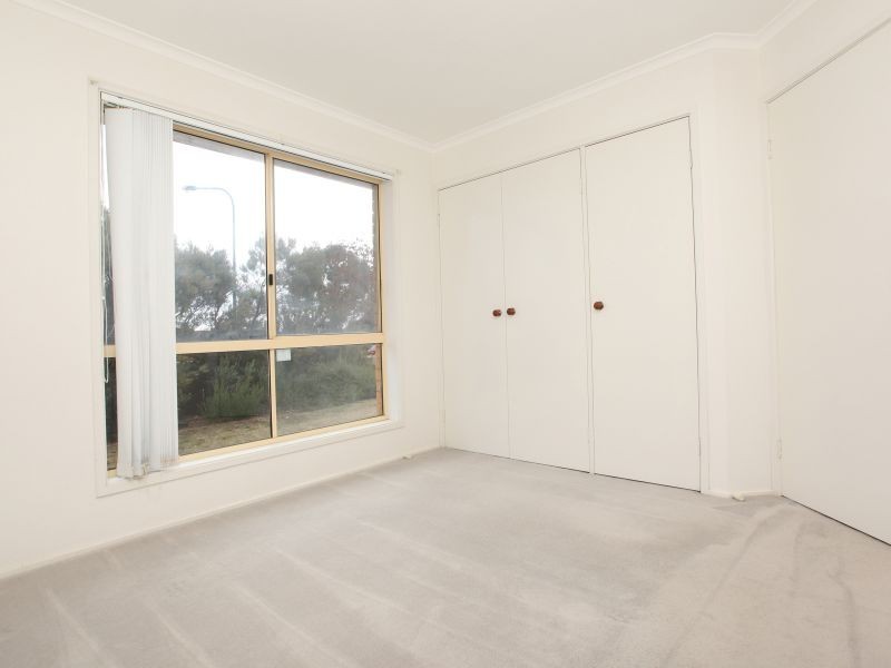 33 Ironbark Crescent, Banks ACT 2906