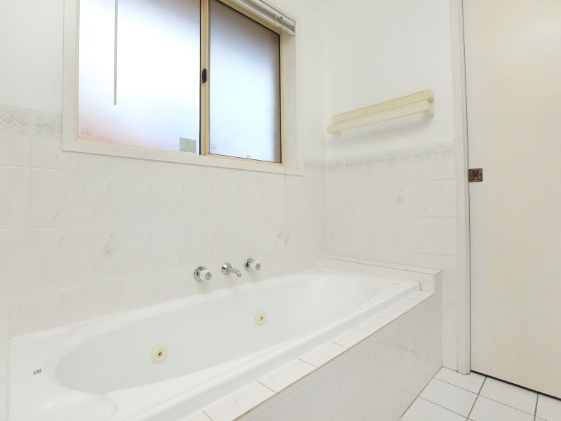 33 Ironbark Crescent, Banks ACT 2906