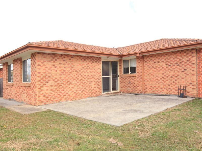 33 Ironbark Crescent, Banks ACT 2906