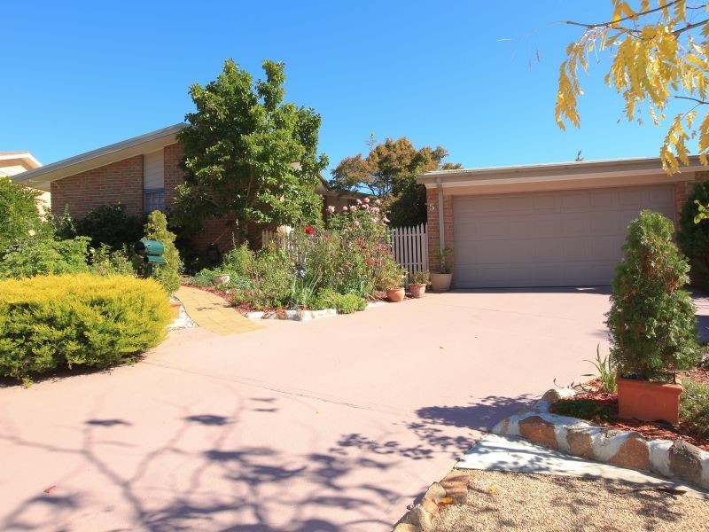 5 Myles Connell Crescent, Gordon ACT 2906